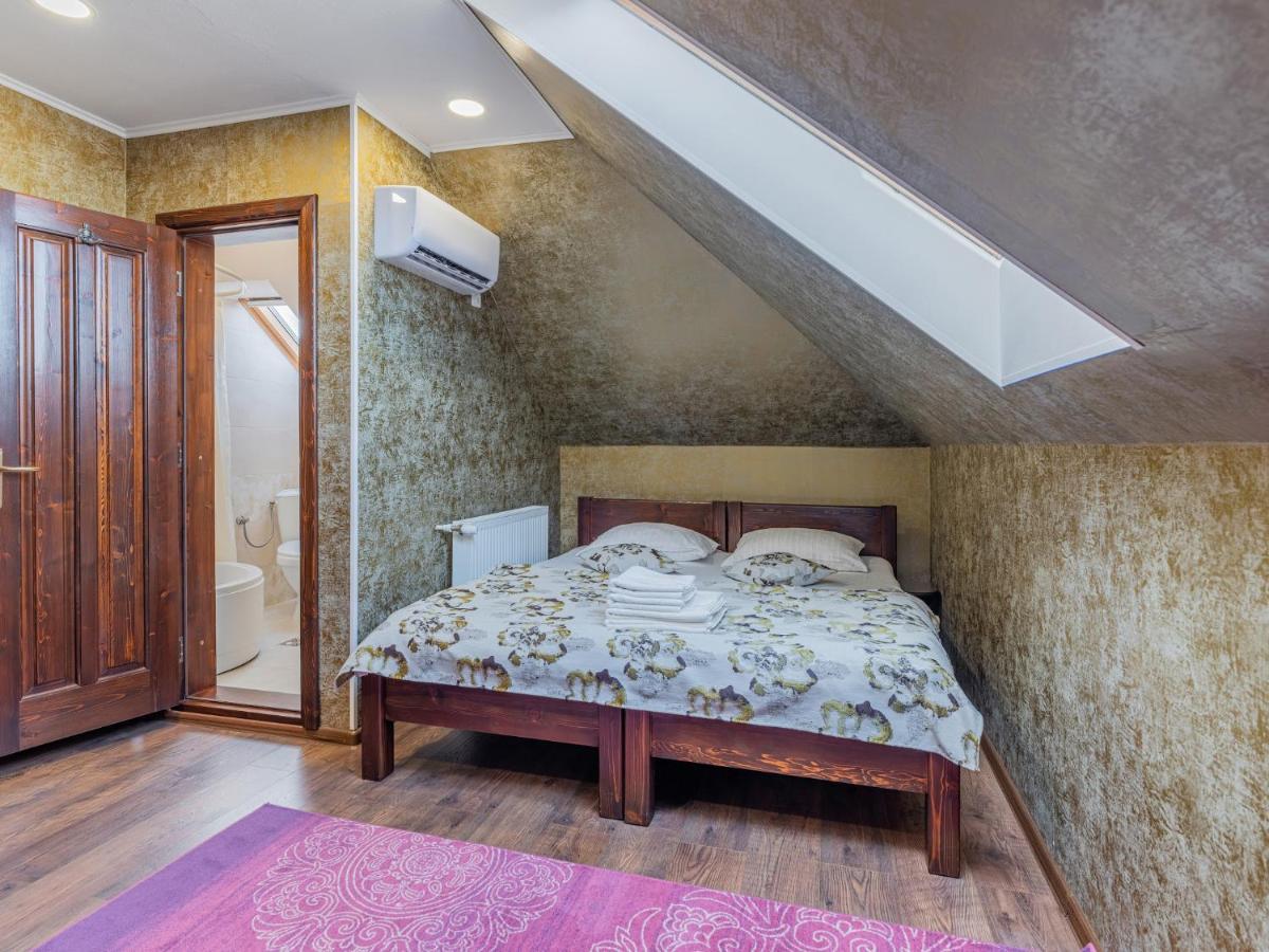 Casa Saraste Hotel Rîşnov Luaran gambar