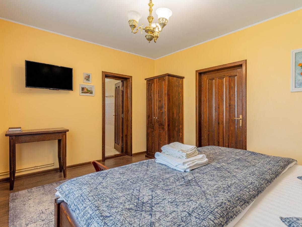 Casa Saraste Hotel Rîşnov Luaran gambar