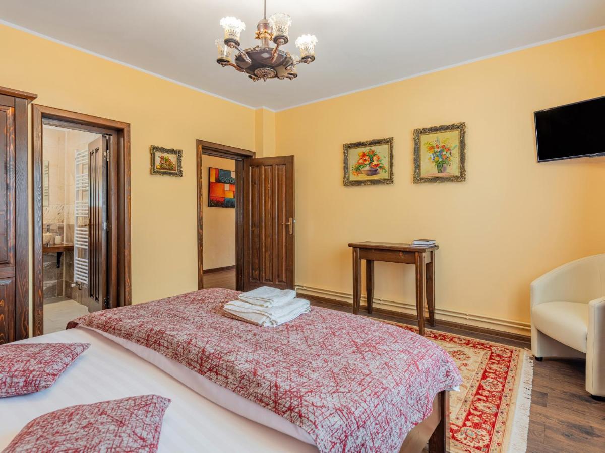 Casa Saraste Hotel Rîşnov Luaran gambar