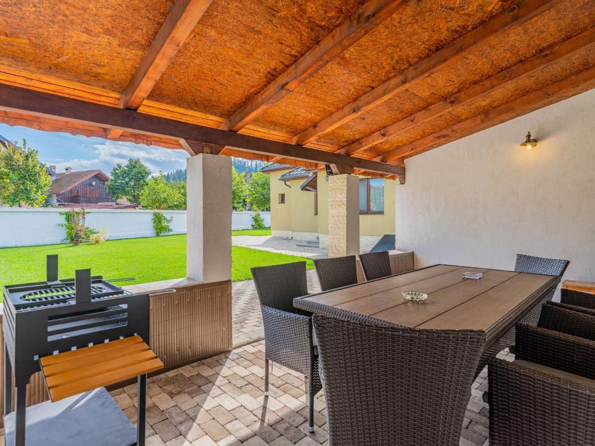 Casa Saraste Hotel Rîşnov Luaran gambar