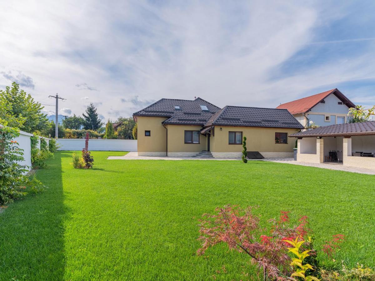 Casa Saraste Hotel Rîşnov Luaran gambar