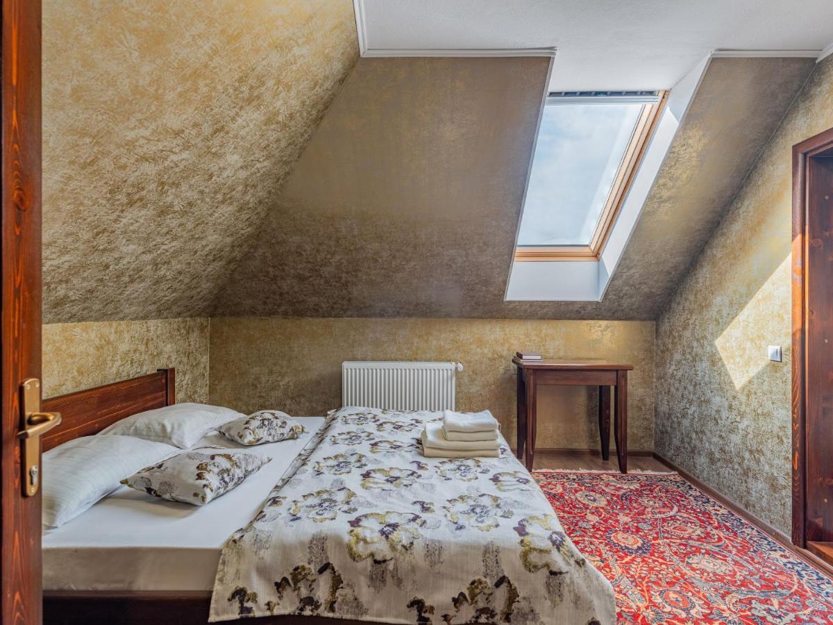 Casa Saraste Hotel Rîşnov Luaran gambar