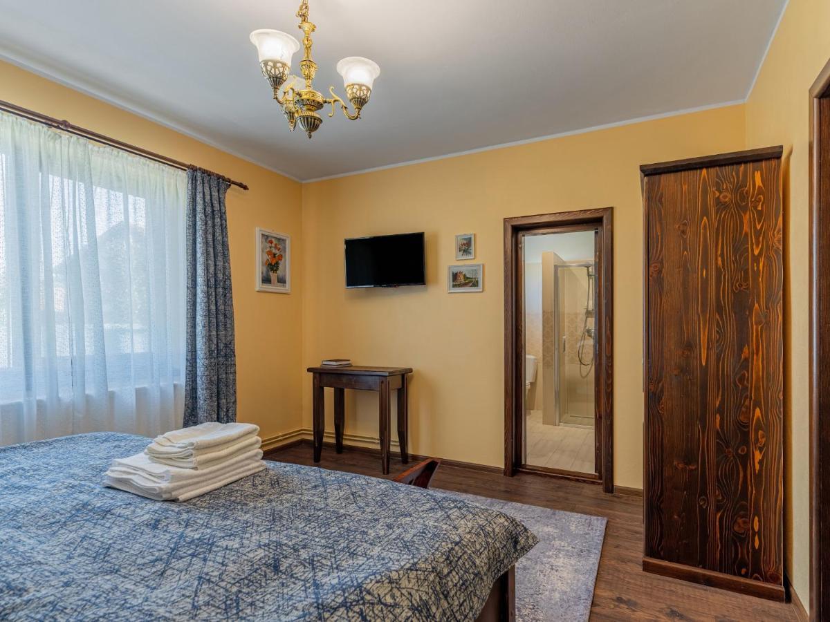 Casa Saraste Hotel Rîşnov Luaran gambar