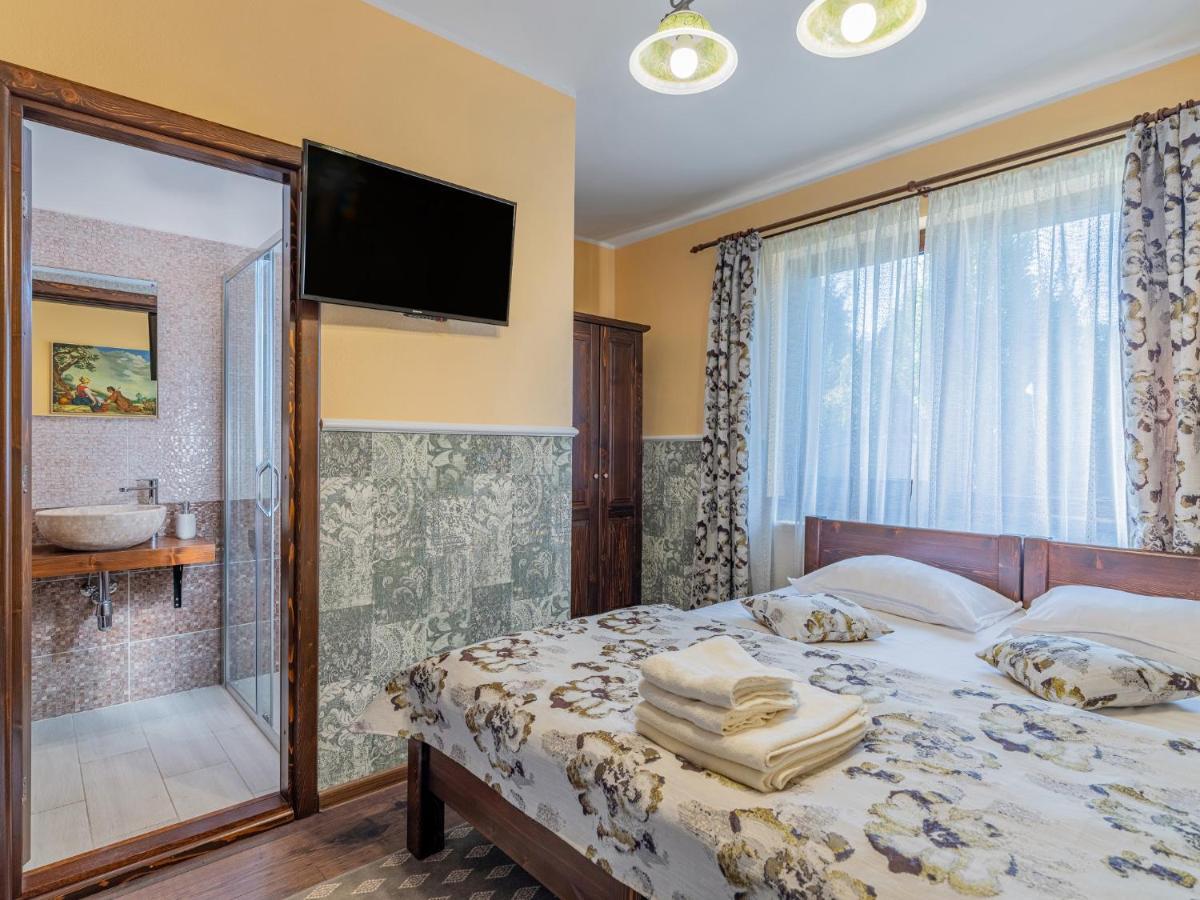 Casa Saraste Hotel Rîşnov Luaran gambar