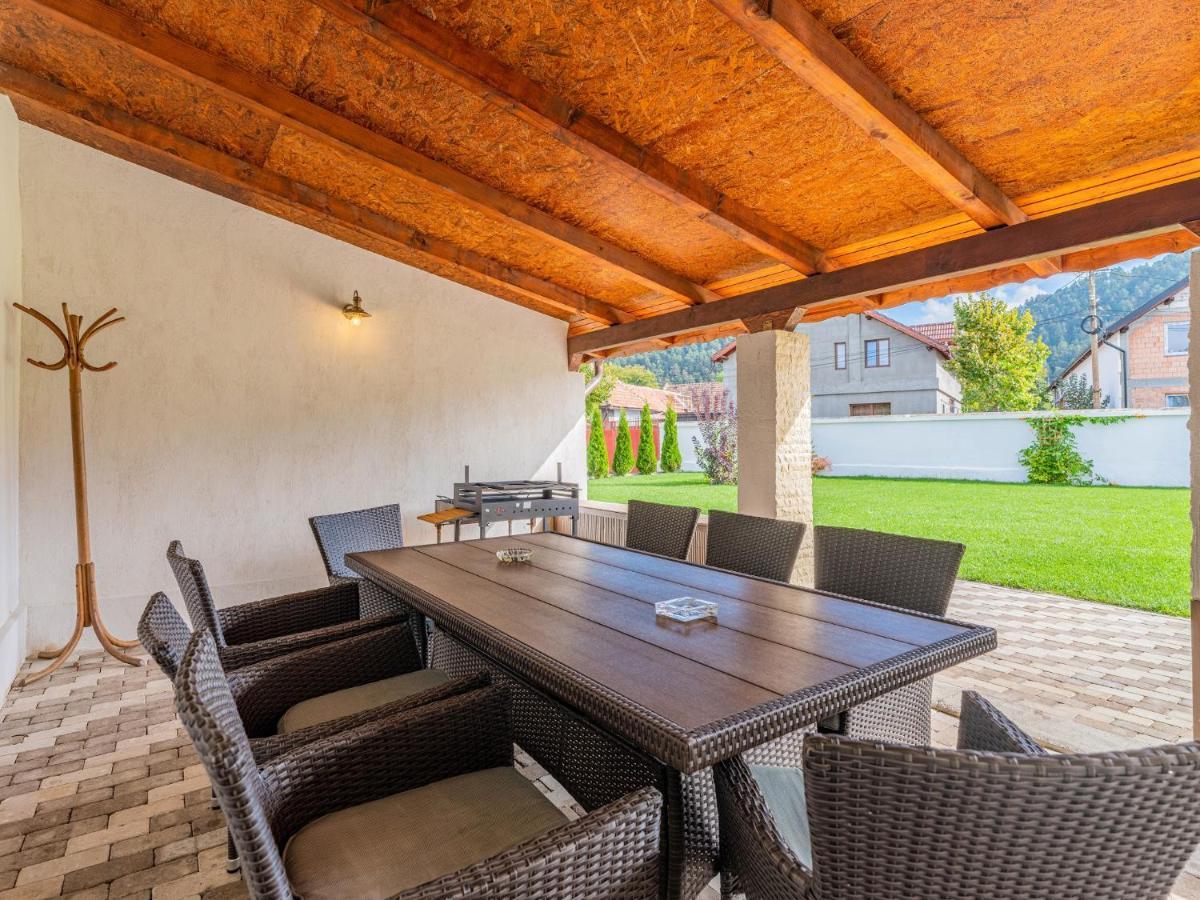 Casa Saraste Hotel Rîşnov Luaran gambar