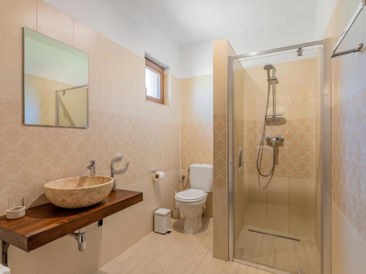 Casa Saraste Hotel Rîşnov Luaran gambar