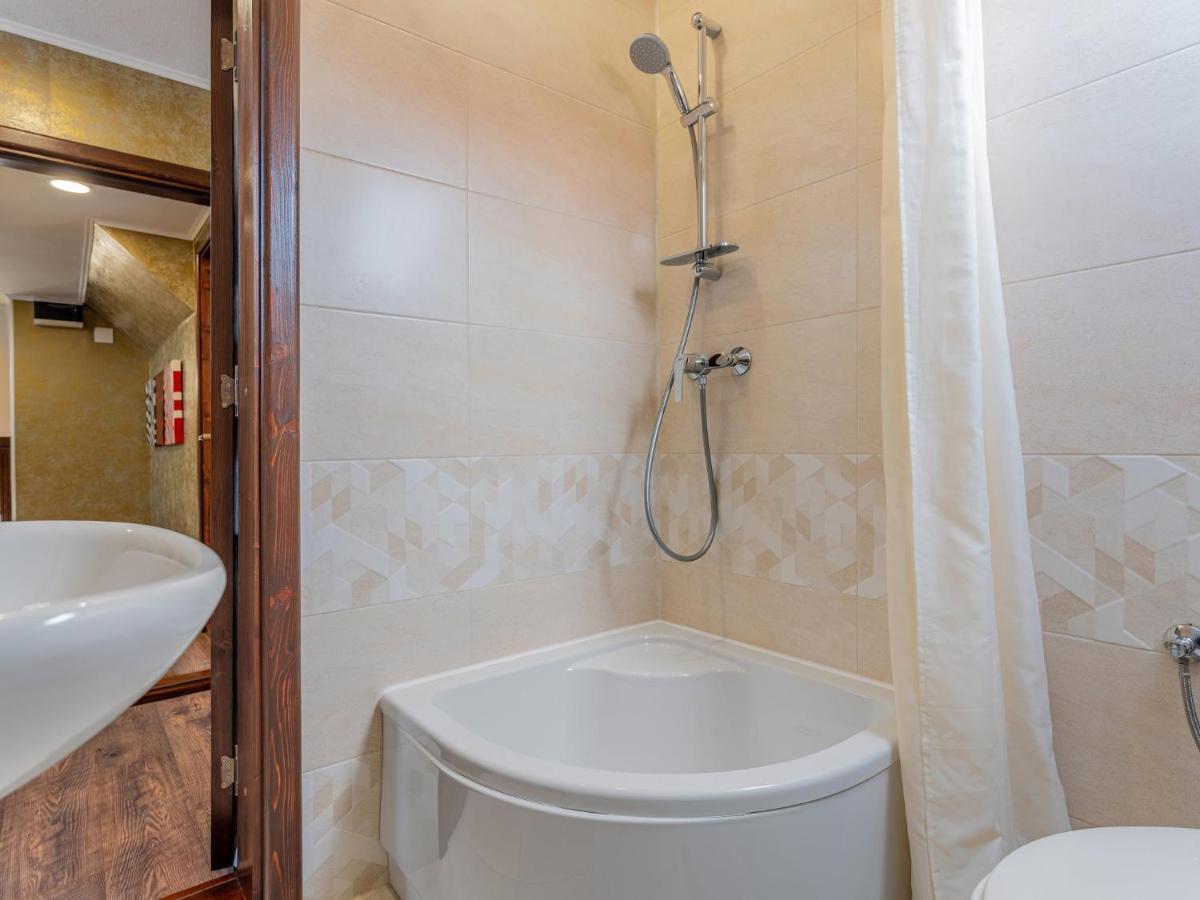 Casa Saraste Hotel Rîşnov Luaran gambar
